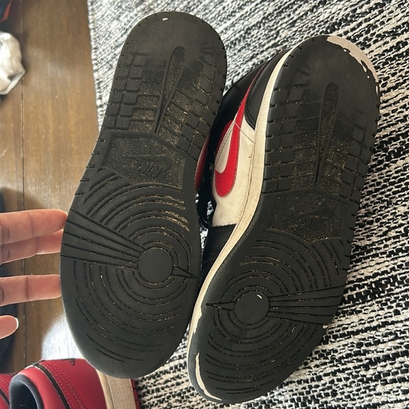 Jordan 1s red black & white size 4Y - Picture 6 of 6